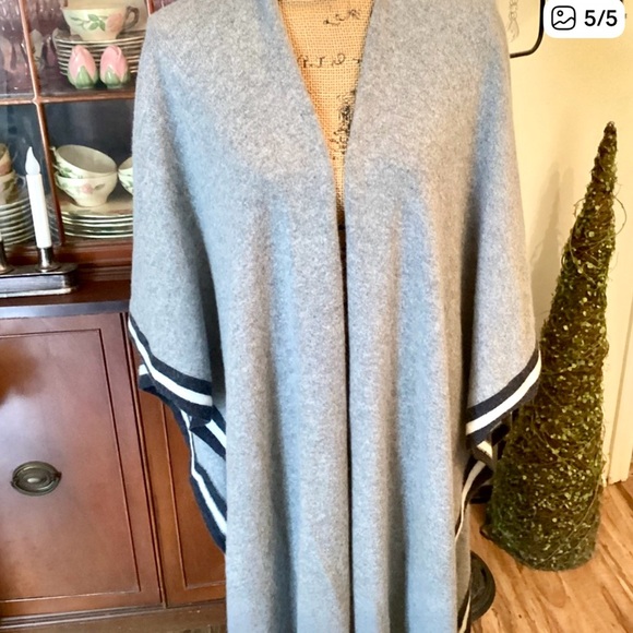 ❗️Halogen 100% Cashmere Light Gray Women's Cape/ Wrap MSRP $228! - Picture 2 of 7